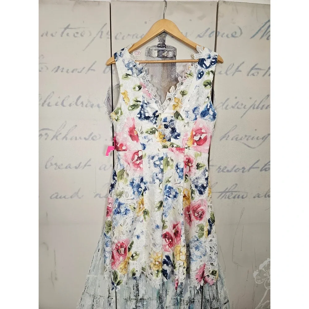 NWT Betsey Johnson Lace Dress 12 White Floral V-Neck Fit & Flare Scalloped Trim